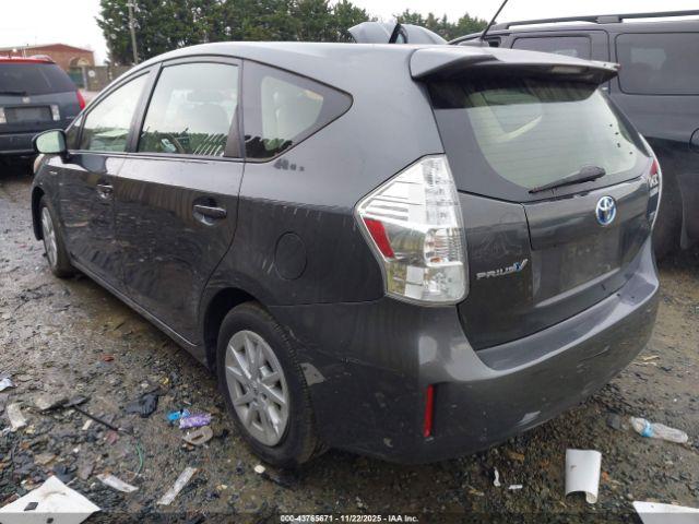 Toyota Prius v Three Image 3