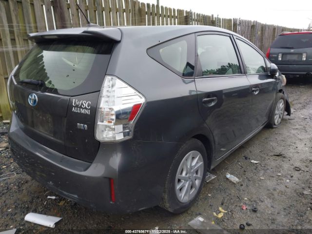 Toyota Prius v Three Image 6