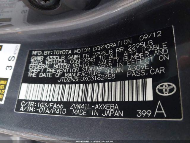 Toyota Prius v Three Image 5