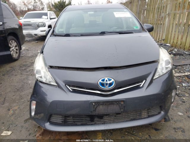 Toyota Prius v Three Image 12