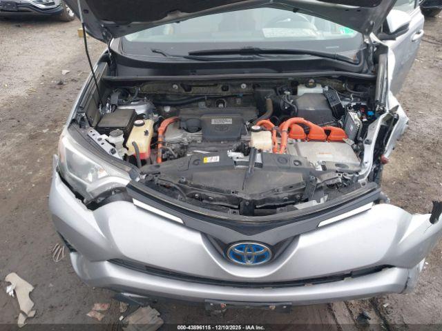 Toyota RAV4 Le Image 12