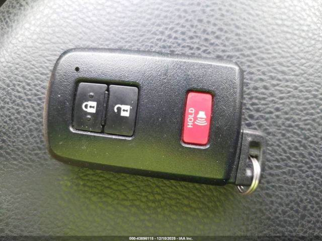 Toyota RAV4 Le Image 17