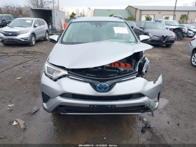 Toyota RAV4 Le Image 2