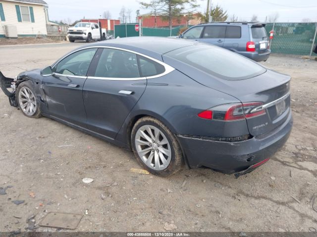Tesla Model S Image 2