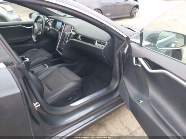 Tesla Model S Image 12