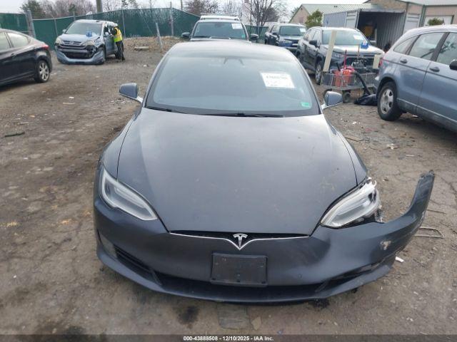 Tesla Model S Image 8