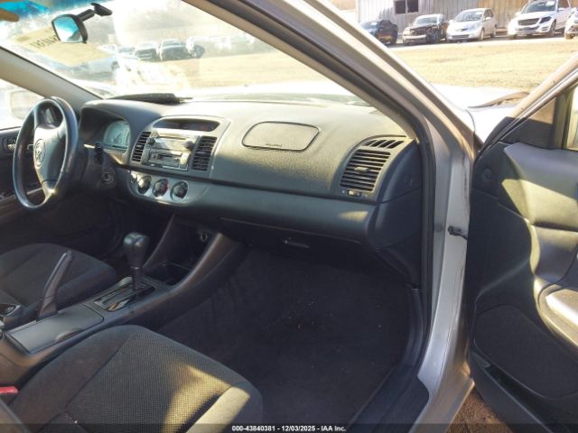 Toyota Camry Se Image 8