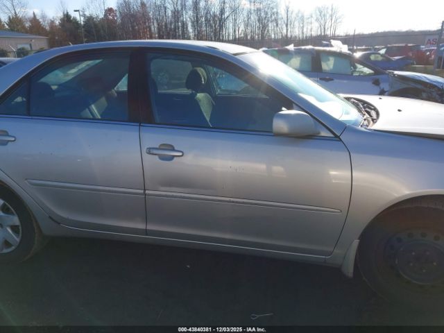 Toyota Camry Se Image 9