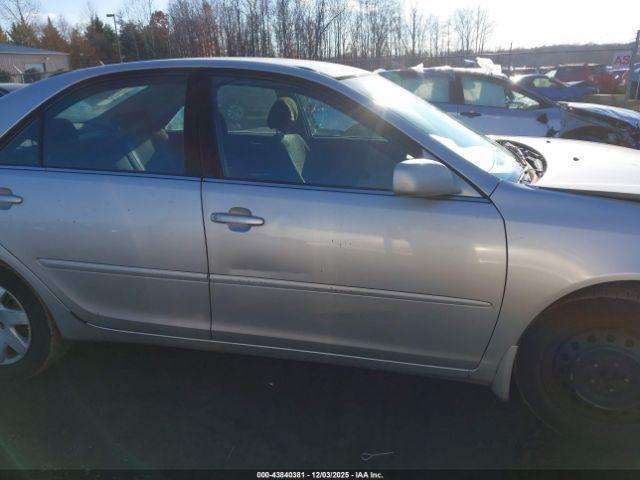 Toyota Camry Se Image 9