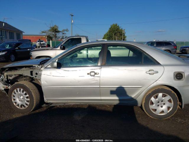 Toyota Camry Se Image 10