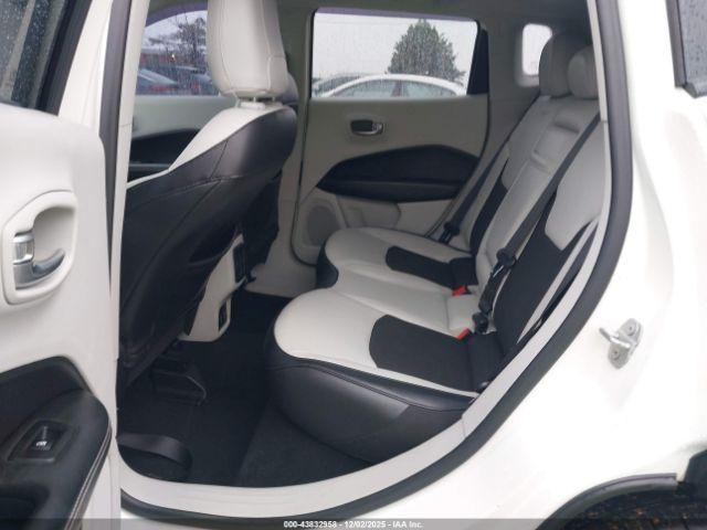 Jeep Compass Sun And Wheel Fwd Image 14