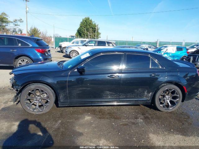 Chrysler 300 300s Image 9