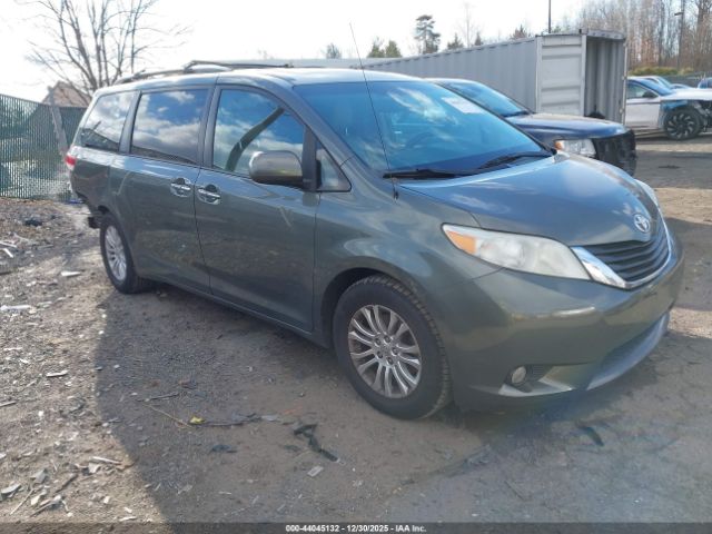 Toyota Sienna Xle V6 8 Passenger Image 1