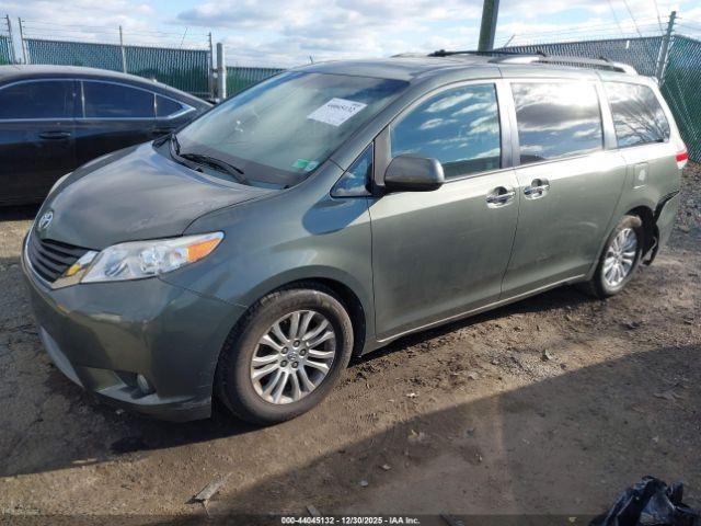Toyota Sienna Xle V6 8 Passenger Image 2