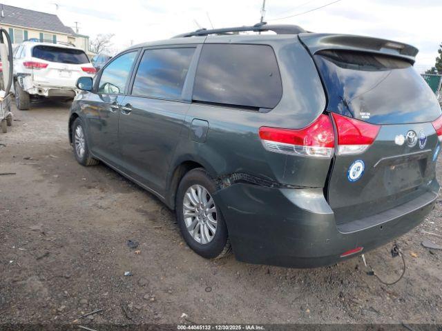 Toyota Sienna Xle V6 8 Passenger Image 4