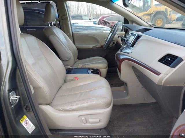 Toyota Sienna Xle V6 8 Passenger Image 3