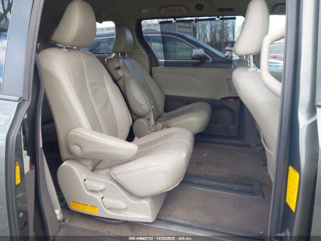 Toyota Sienna Xle V6 8 Passenger Image 6