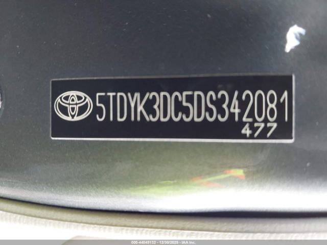 Toyota Sienna Xle V6 8 Passenger Image 8