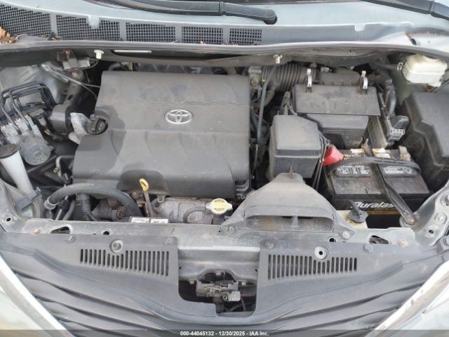 Toyota Sienna Xle V6 8 Passenger Image 12