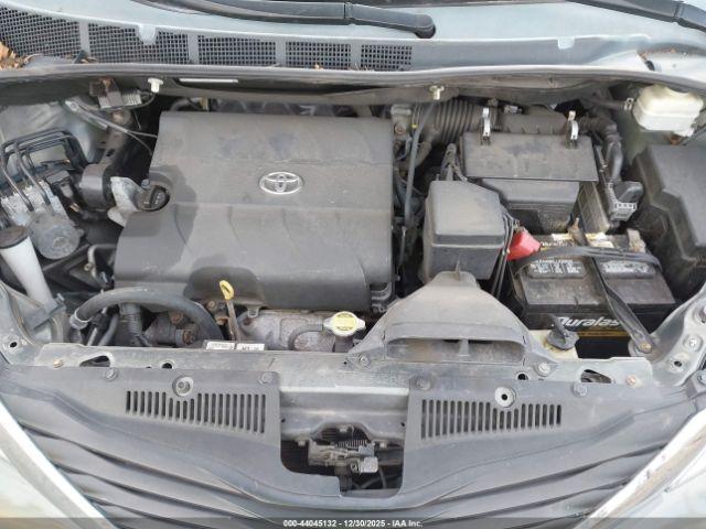 Toyota Sienna Xle V6 8 Passenger Image 12