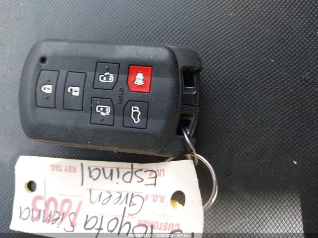 Toyota Sienna Xle V6 8 Passenger Image 13