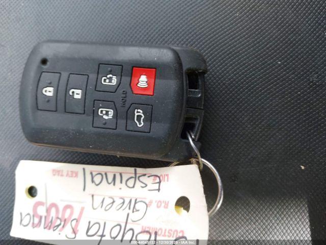 Toyota Sienna Xle V6 8 Passenger Image 13