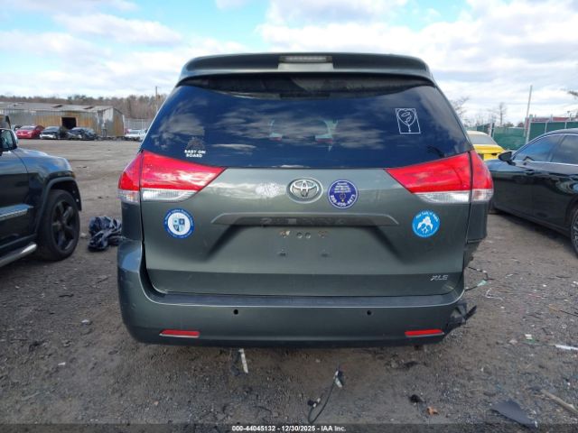 Toyota Sienna Xle V6 8 Passenger Image 17