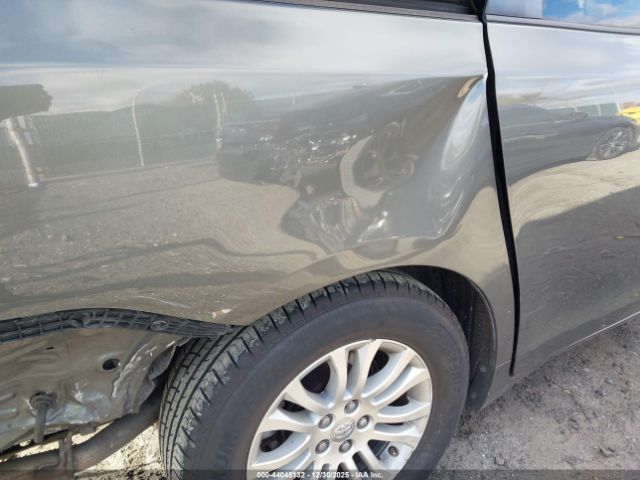 Toyota Sienna Xle V6 8 Passenger Image 18