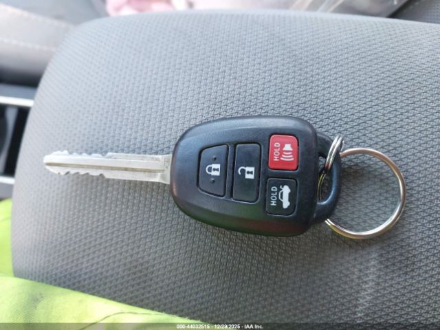 Toyota Corolla Le Image 10