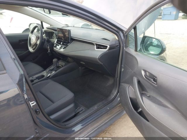 Toyota Corolla Le Image 10