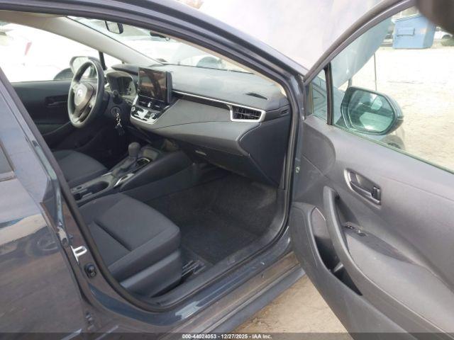 Toyota Corolla Le Image 10