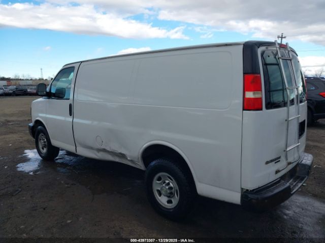 Chevrolet Express Work Van Image 3
