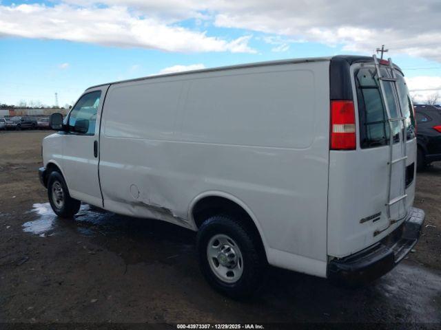 Chevrolet Express Work Van Image 3