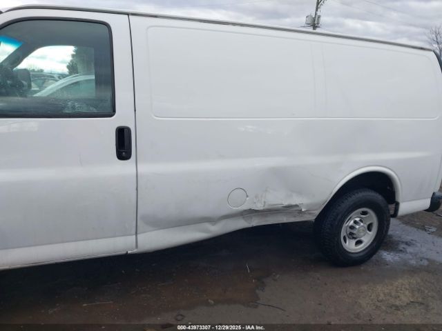 Chevrolet Express Work Van Image 7