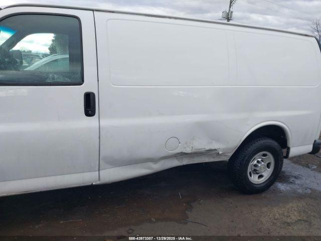 Chevrolet Express Work Van Image 7