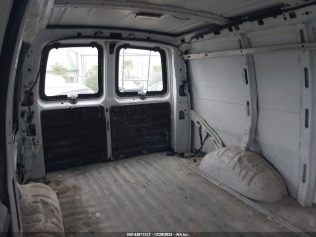 Chevrolet Express Work Van Image 8