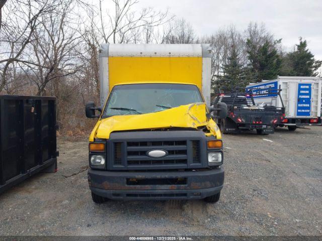 Ford E-350 Image 9