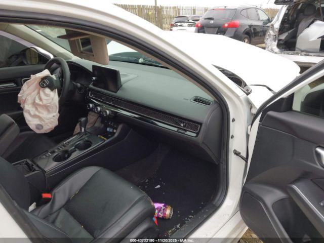 Honda Civic Touring Image 2