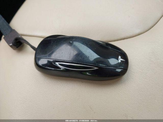 Tesla Model S Image 6