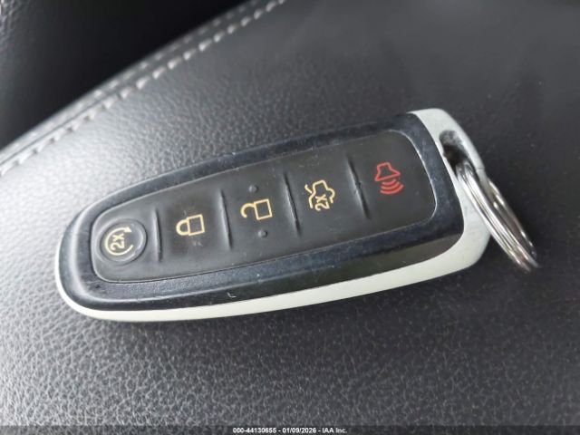 Ford Escape Titanium Image 8